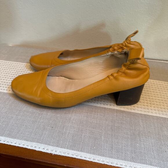 Everlane The Italian Leather Day Heel Shoes Yellow Slip-On Almond Toe Size 7.5 - Picture 4 of 9